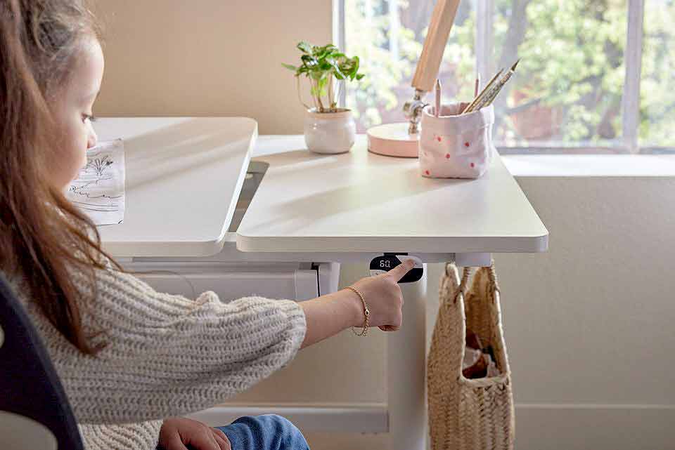schreibtisch-elektrisch-höhenverstellbarer-kinderschreibtisch--klappteil-rechts